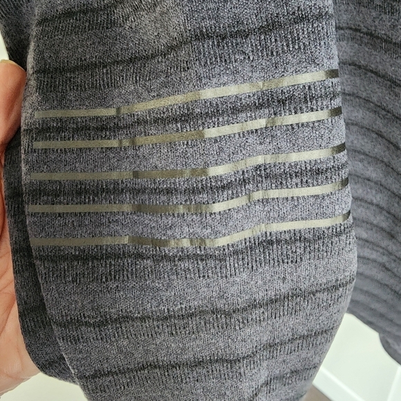 Salomon Lightning Half Zip Mid Layer Striped Running Shirt Size Medium Like New - Picture 6 of 9